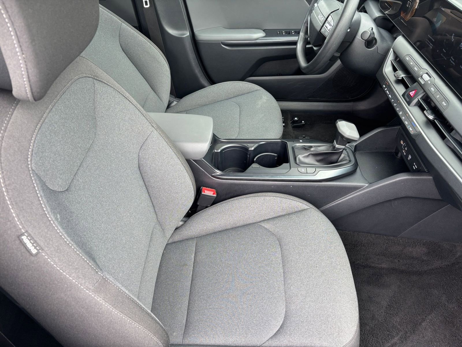Used 2025 Kia K4 FWD image 35