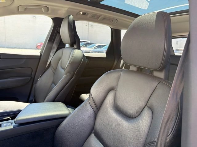 Used 2018 Volvo XC60 T5 Momentum w/ Vision Package AWD/4WD image 14