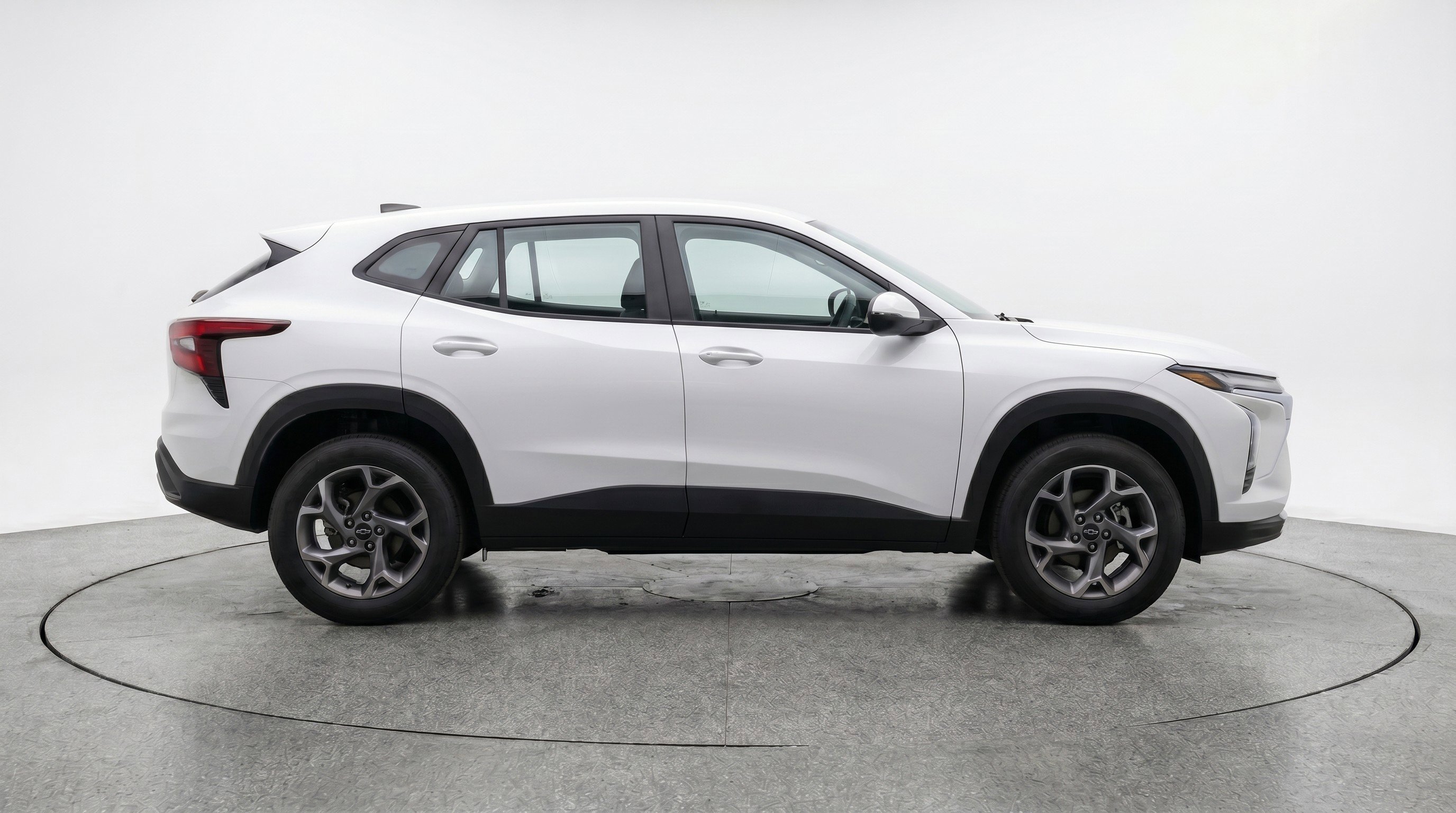 Used 2025 Chevrolet Trax LT FWD image 11