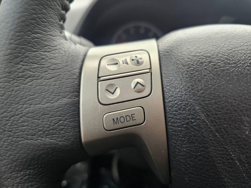 Used 2013 Toyota Corolla LE w/ Premium Pkg FWD image 32