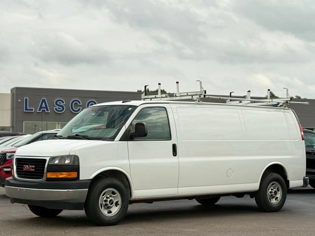 Used 2017 GMC Savana 3500 Extended RWD image 1