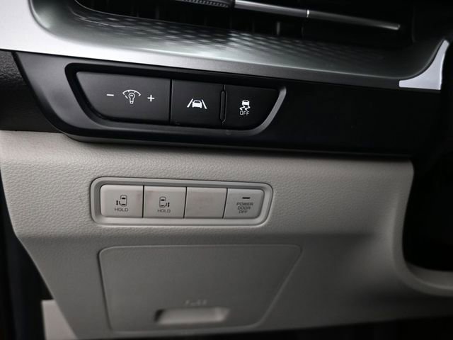 Used 2023 Kia Carnival LX image 20