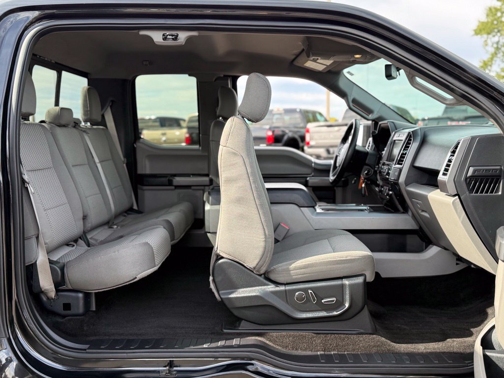 Used 2015 Ford F150 XLT w/ Equipment Group 302A Luxury AWD/4WD image 16