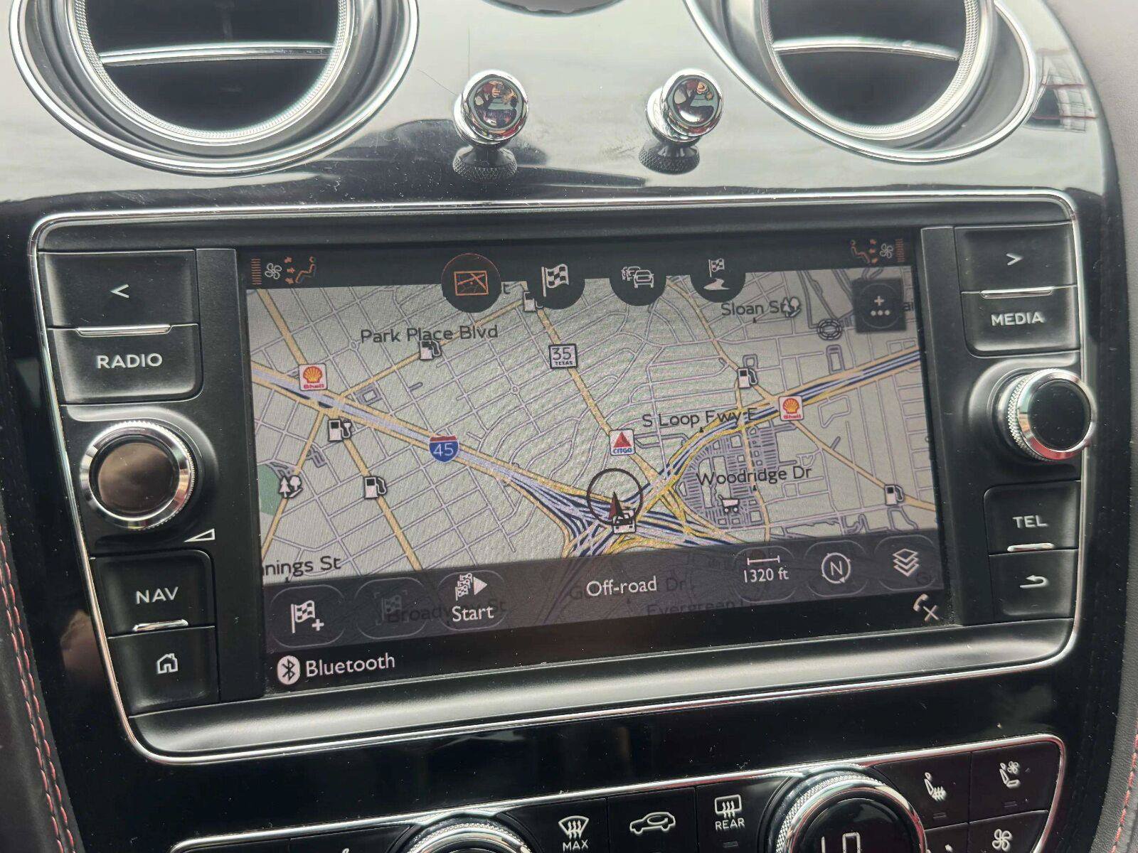 Used 2018 Bentley Bentayga AWD/4WD image 42