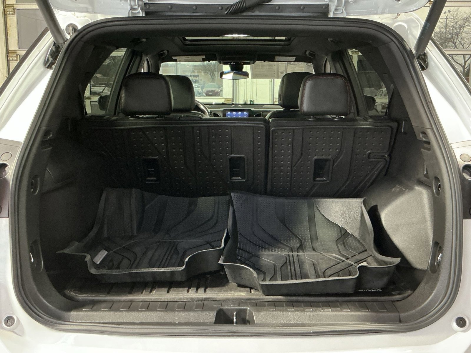 Used 2022 Chevrolet Equinox RS w/ RS Leather Package image 34