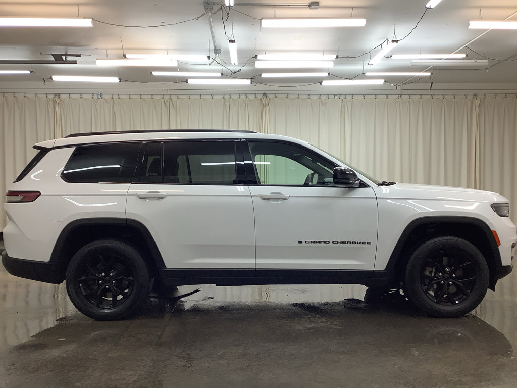 Used 2024 Jeep Grand Cherokee L Laredo image 5
