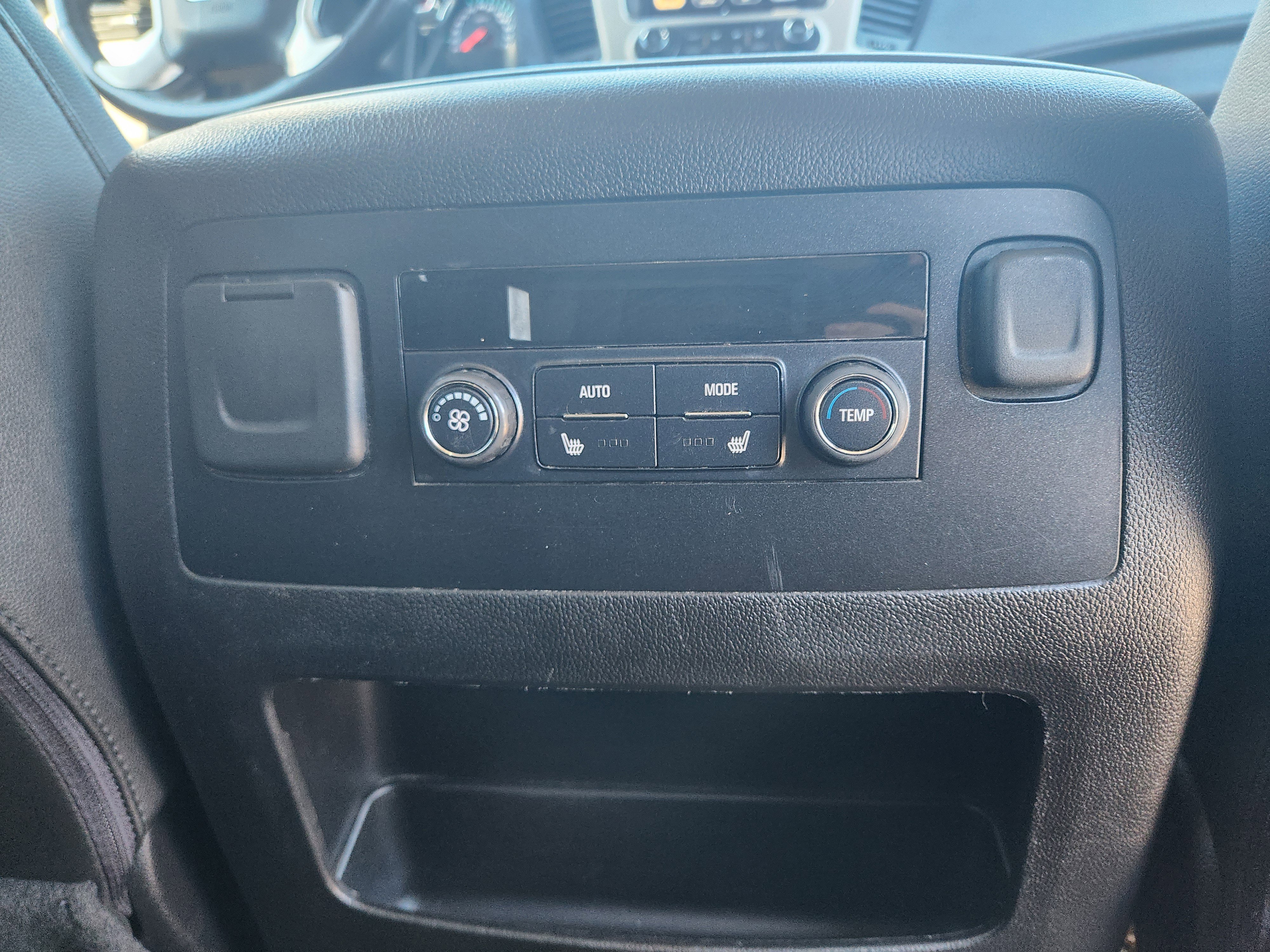 Used 2017 GMC Yukon SLT image 29