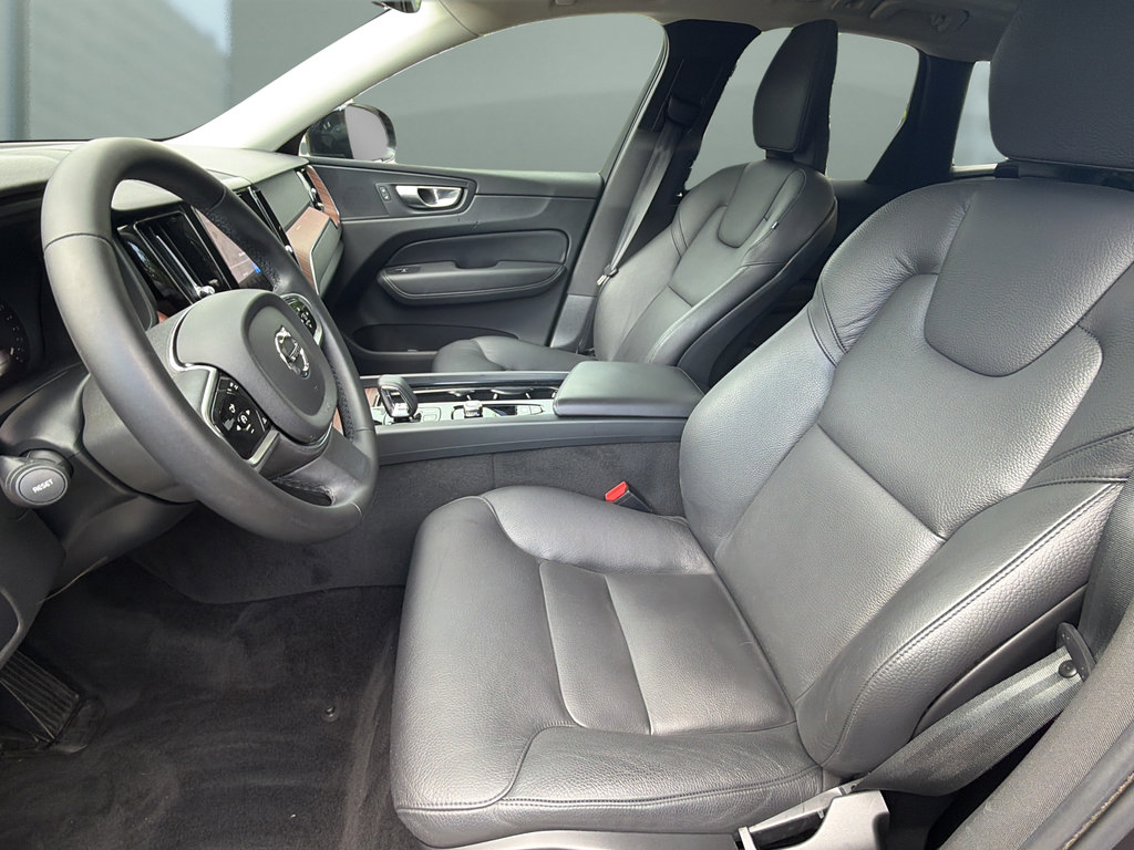 Used 2024 Volvo XC60 B5 Plus AWD/4WD image 10