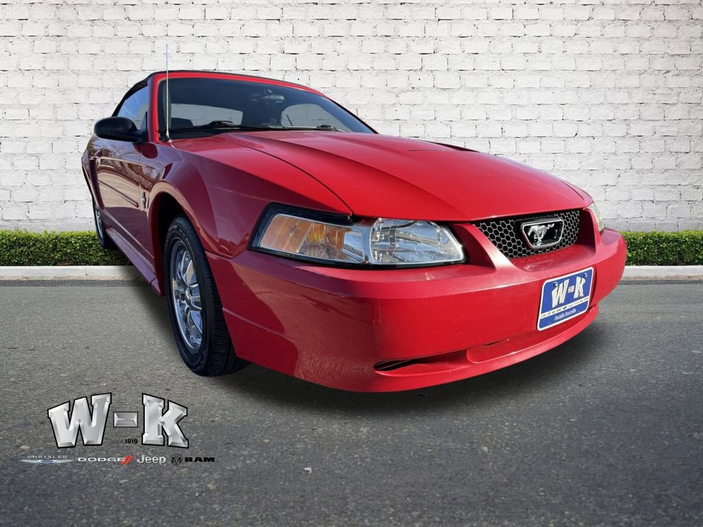 Used 2003 Ford Mustang Convertible image 1