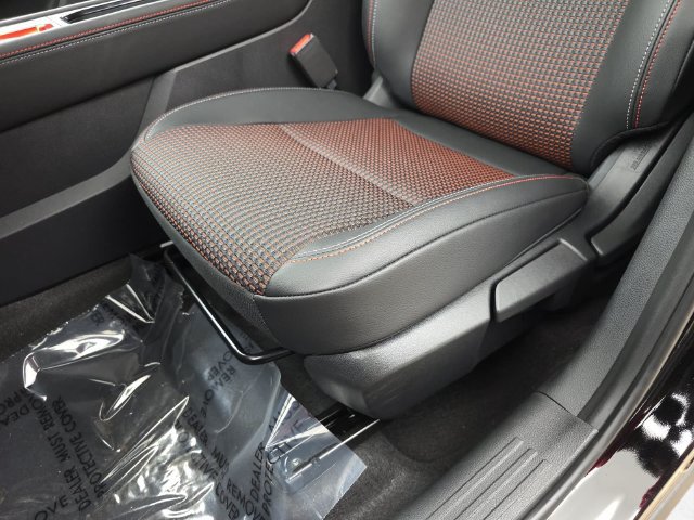 New 2027 Nissan Kicks SR w/ SR Premium Package FWD image 30