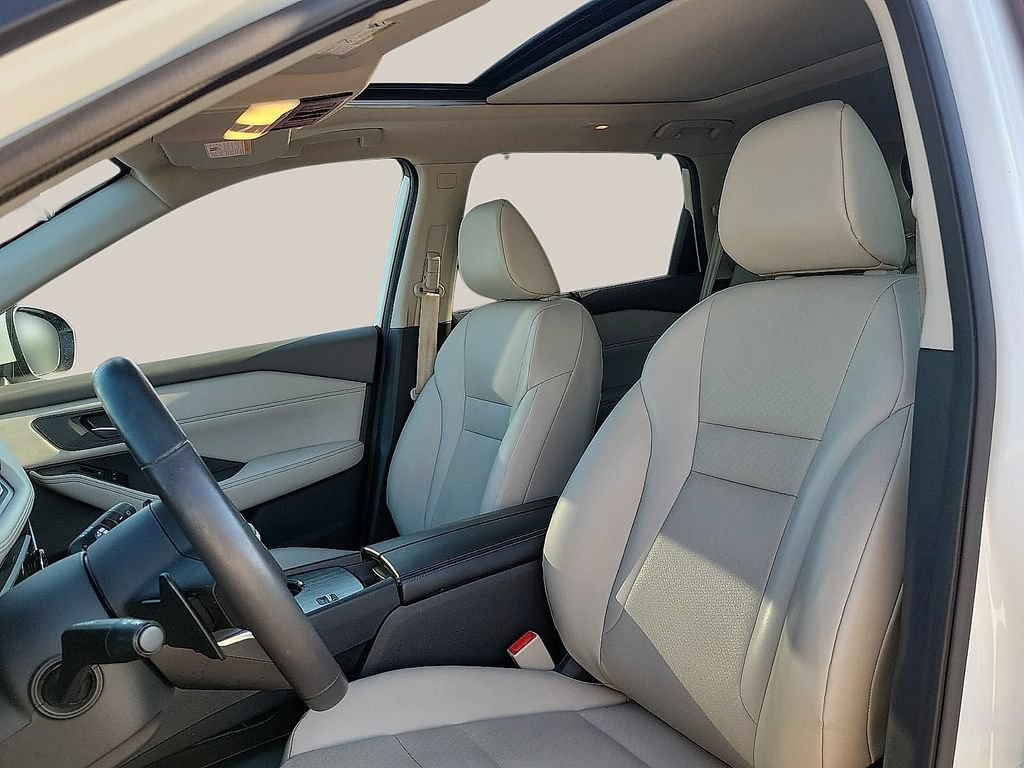 Used 2024 Nissan Rogue SV w/ SV Premium Package FWD image 11