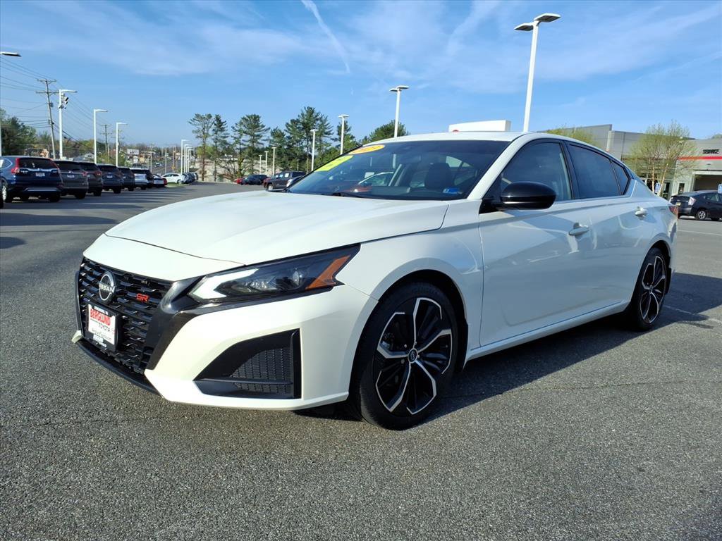Used 2023 Nissan Altima 2.5 SR w/ SR Premium Package image 14