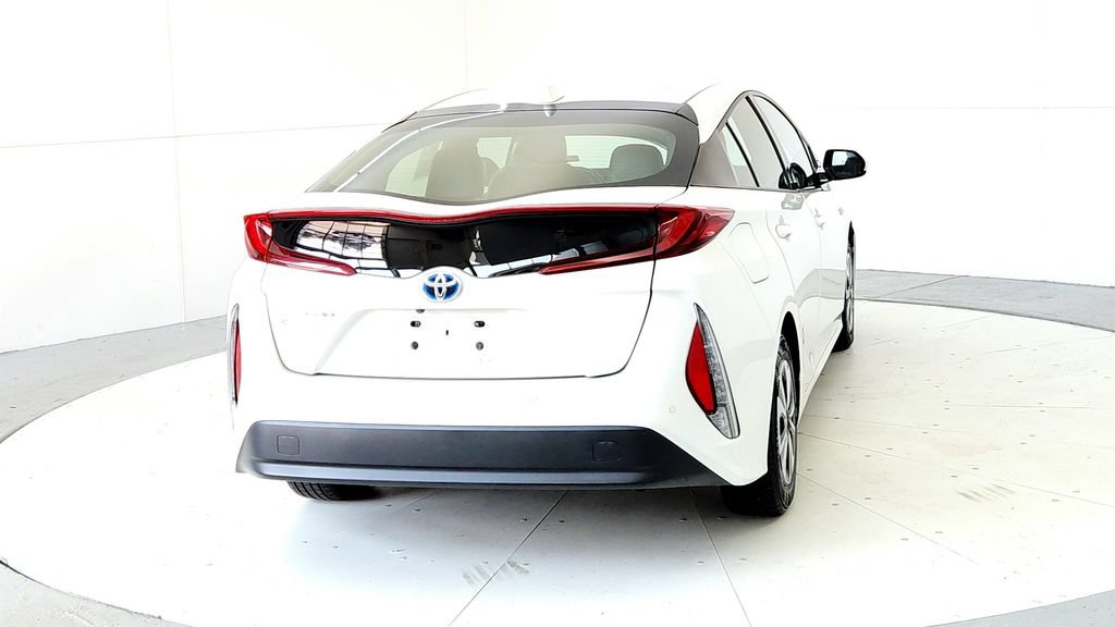Used 2017 Toyota Prius Prime Advanced w/ Carpet Mat Package FWD image 5