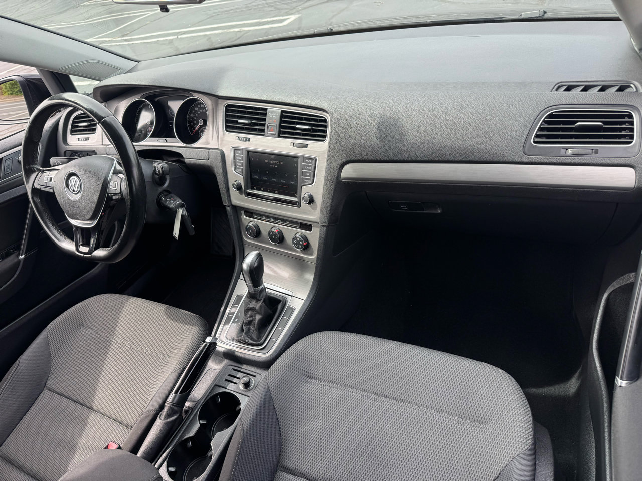 Used 2016 Volkswagen Golf S image 17