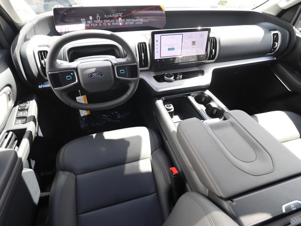 New 2026 Ford Expedition Active image 10