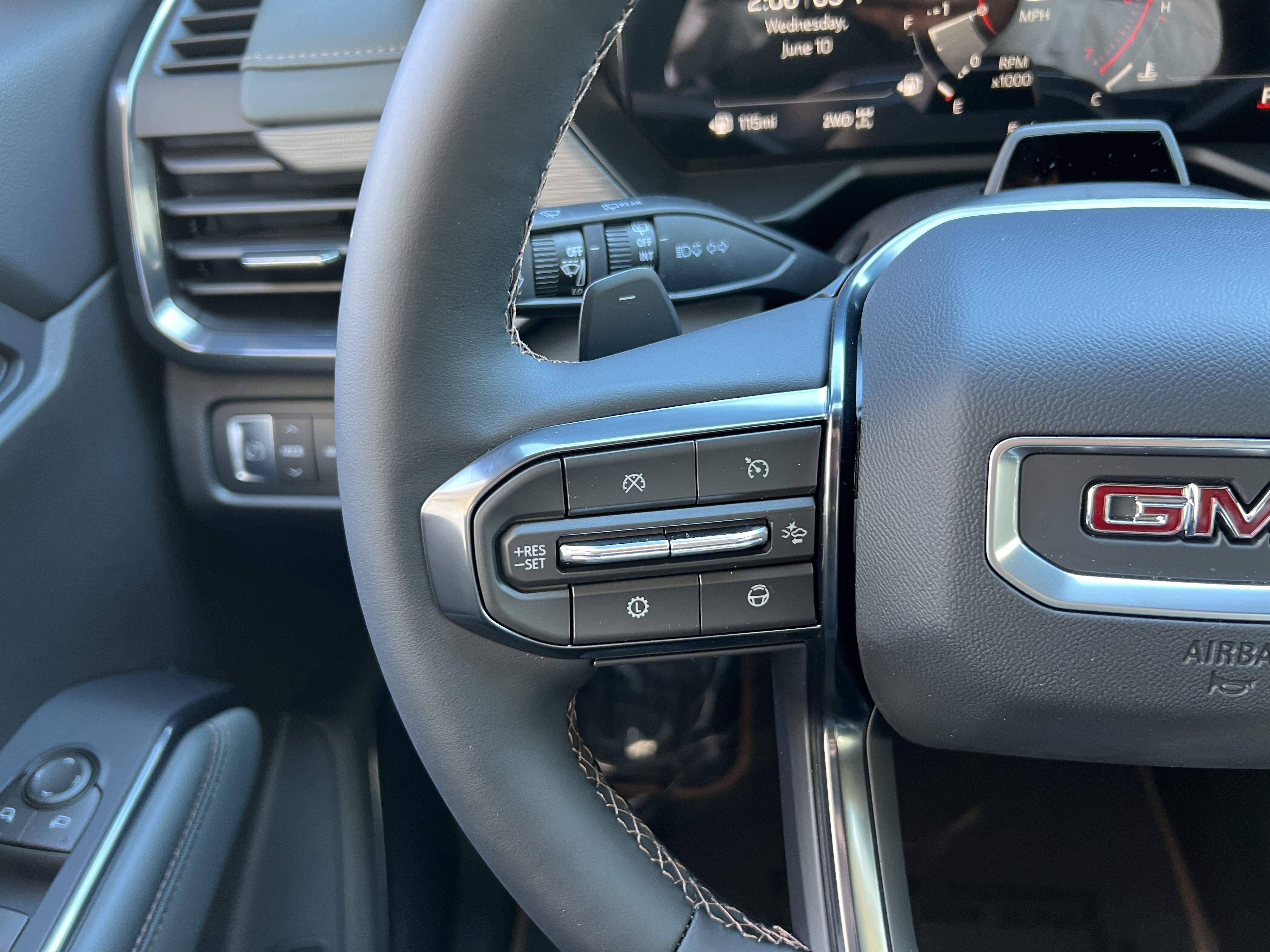 New 2026 GMC Acadia AT4 w/ Super Cruise Package AWD/4WD image 31
