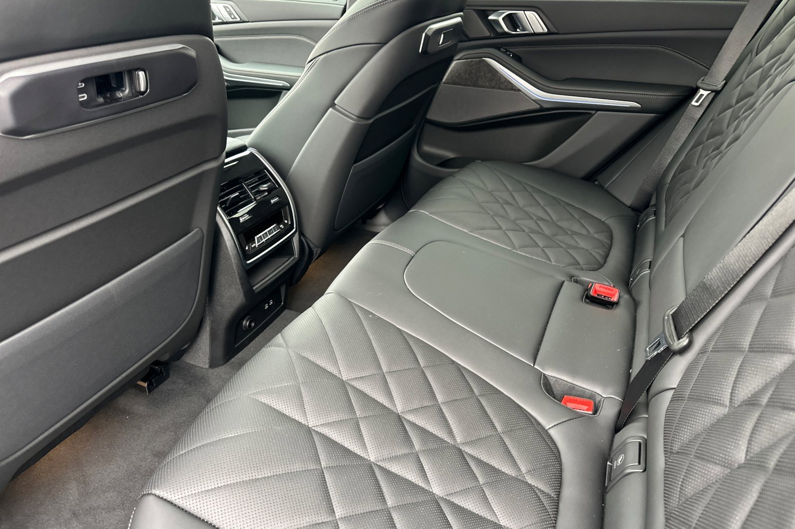 New 2026 BMW X5 xDrive50e w/ M Sport Package image 9