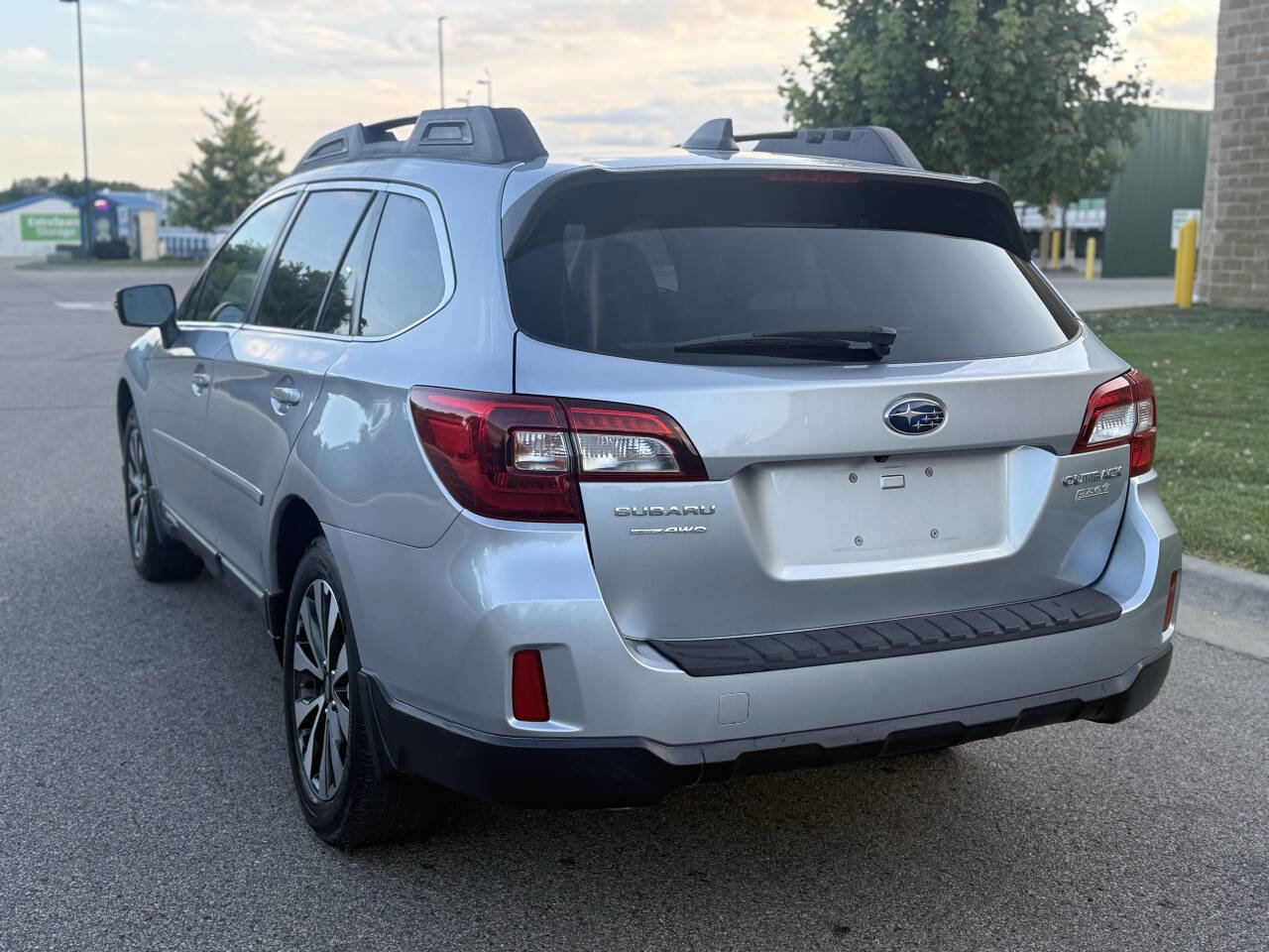 Used 2016 Subaru Outback 2.5i Limited image 3