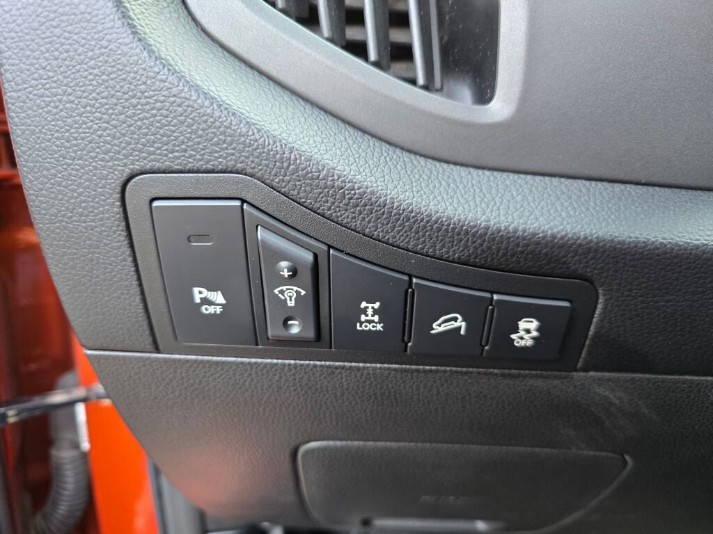 Used 2011 Kia Sportage SX w/ Premium Pkg w/Leather Seats image 26