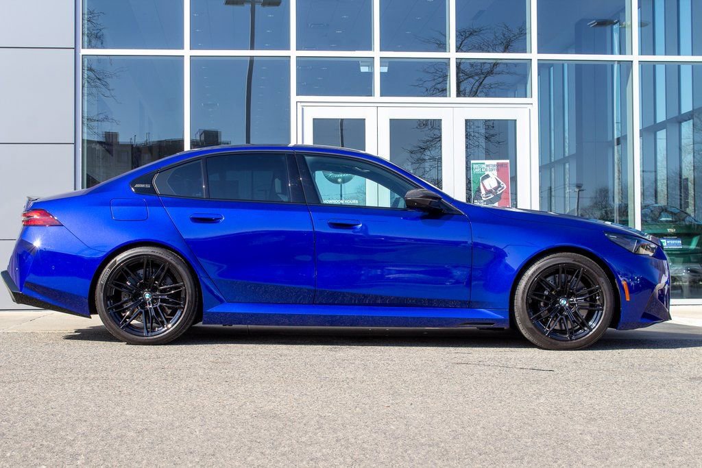 Used 2025 BMW M5 w/ Carbon Package image 4