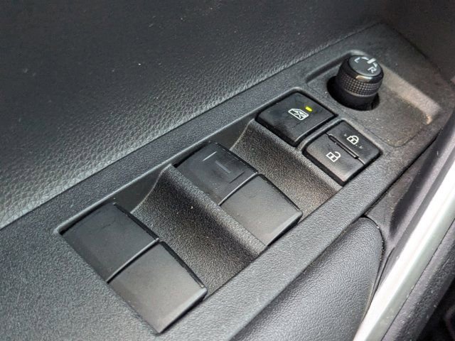 Used 2023 Toyota Corolla Cross L image 22