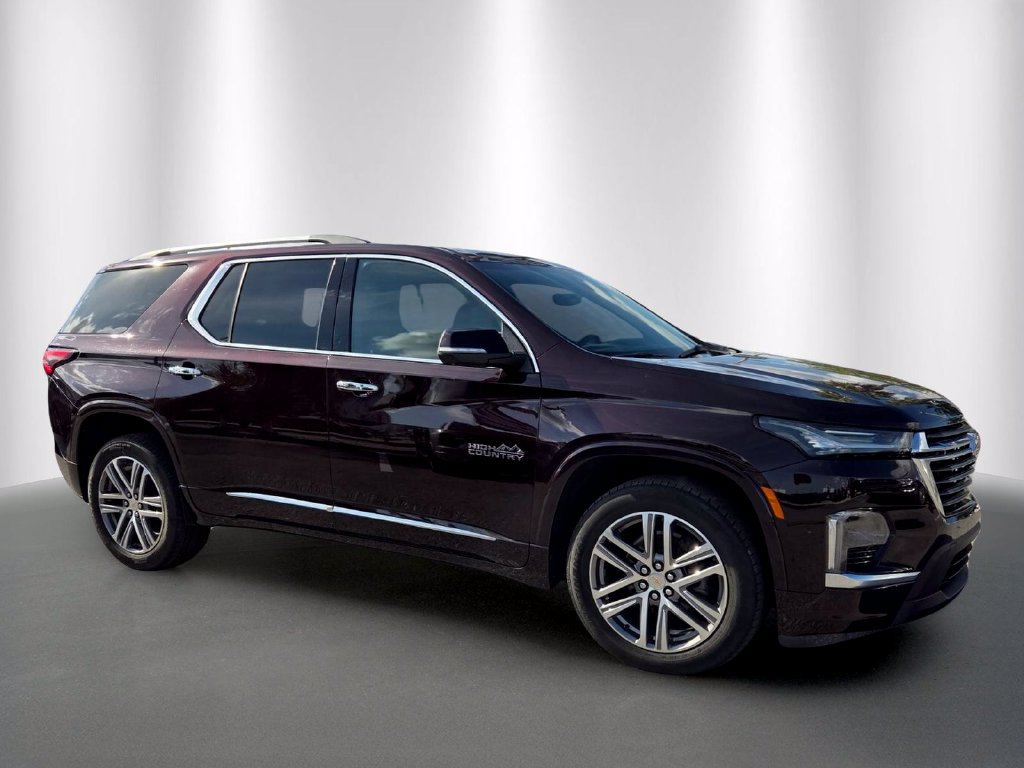 Used 2023 Chevrolet Traverse High Country FWD image 2