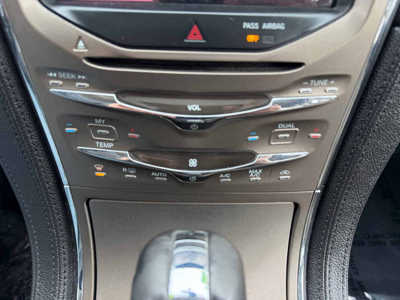 Used 2011 Lincoln MKX AWD w/ 102A Rapid Spec Order Code image 15