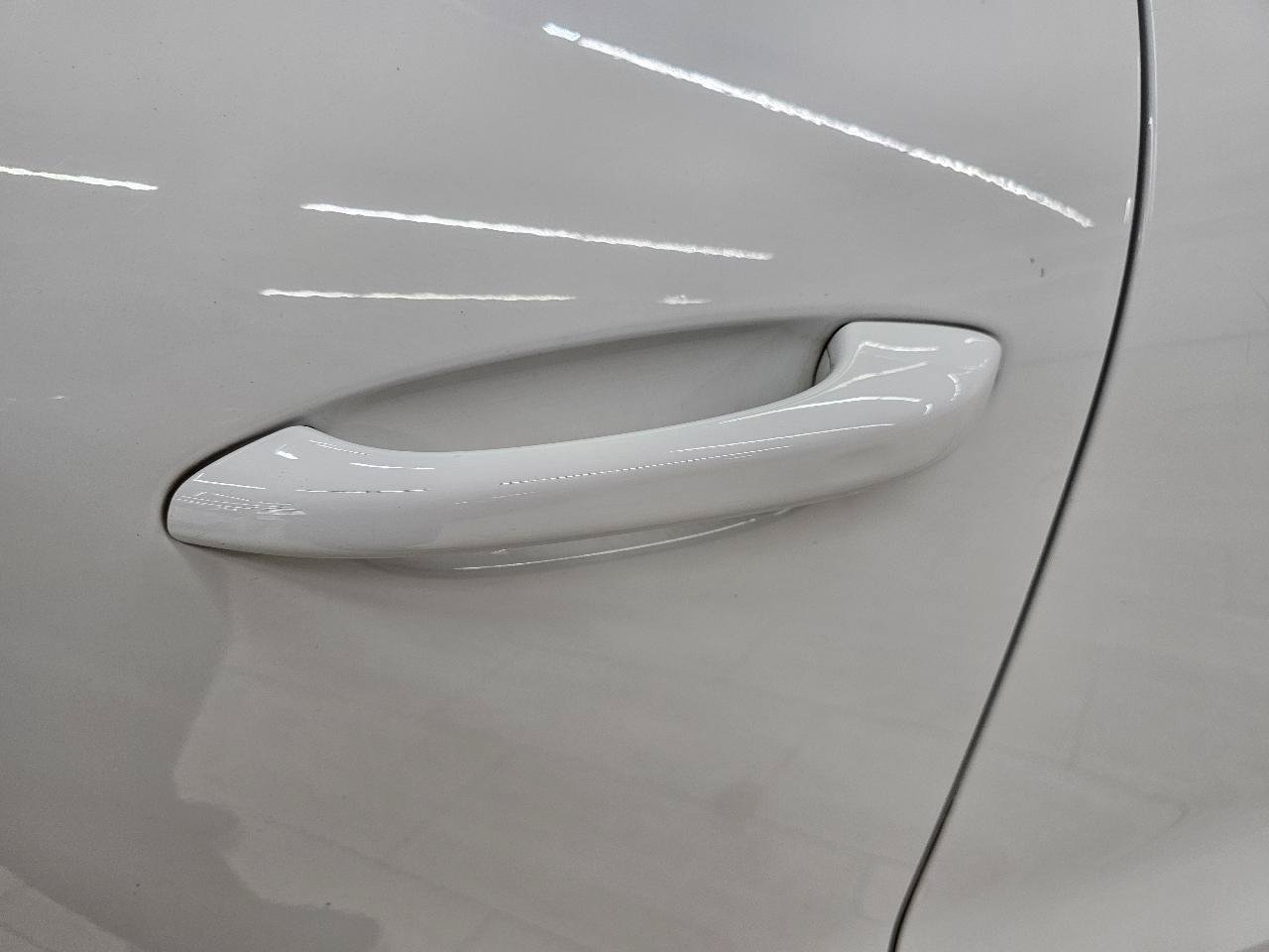 Used 2017 Porsche Macan Turbo AWD/4WD image 11