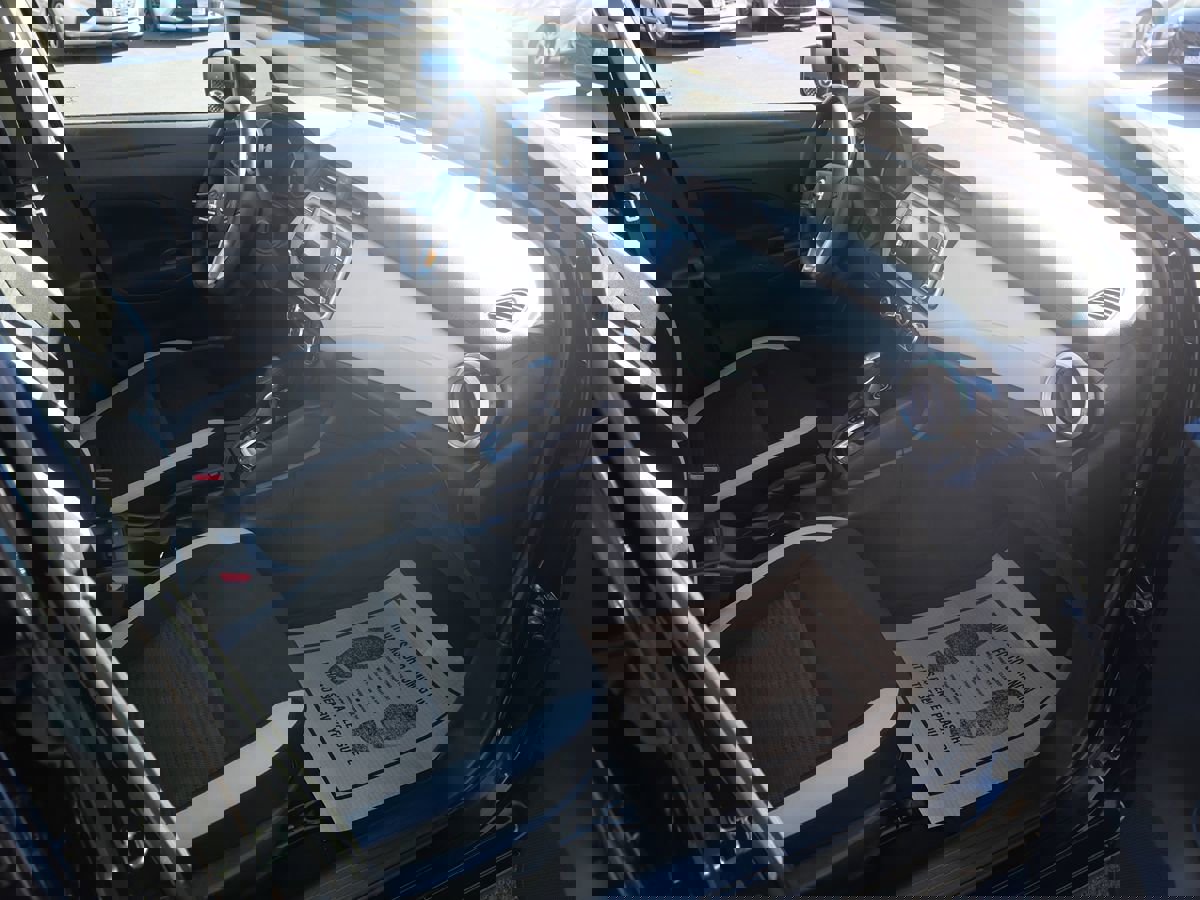 Used 2021 Nissan Versa SV image 15