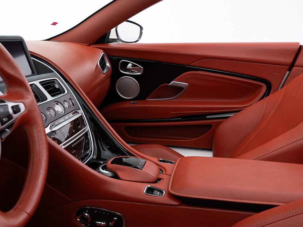 Used 2021 Aston Martin DB11 Volante RWD image 31