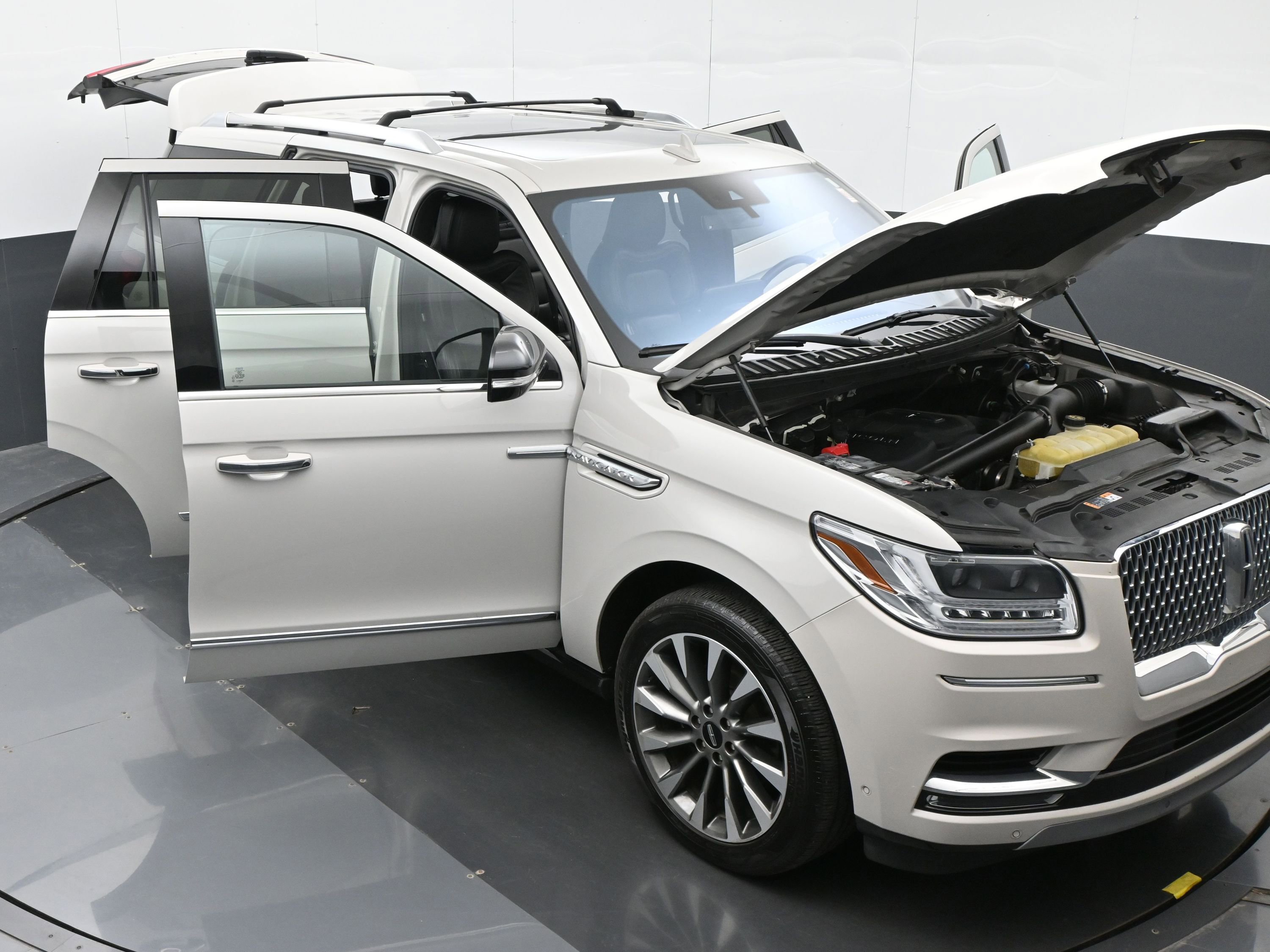 Used 2019 Lincoln Navigator Select w/ Technology Package AWD/4WD image 44