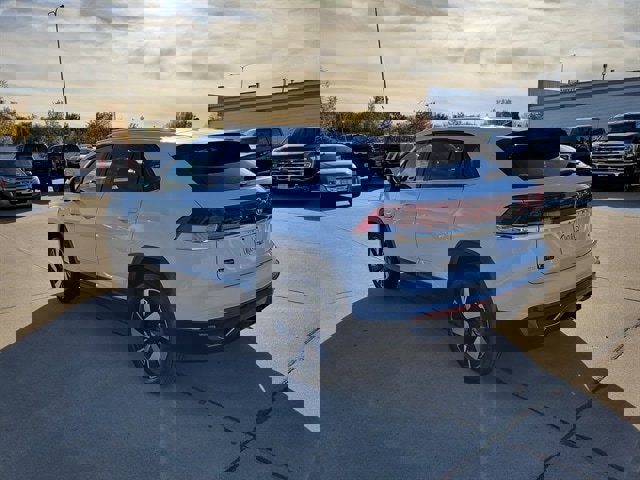 Used 2025 Volkswagen Atlas Cross Sport SE image 8