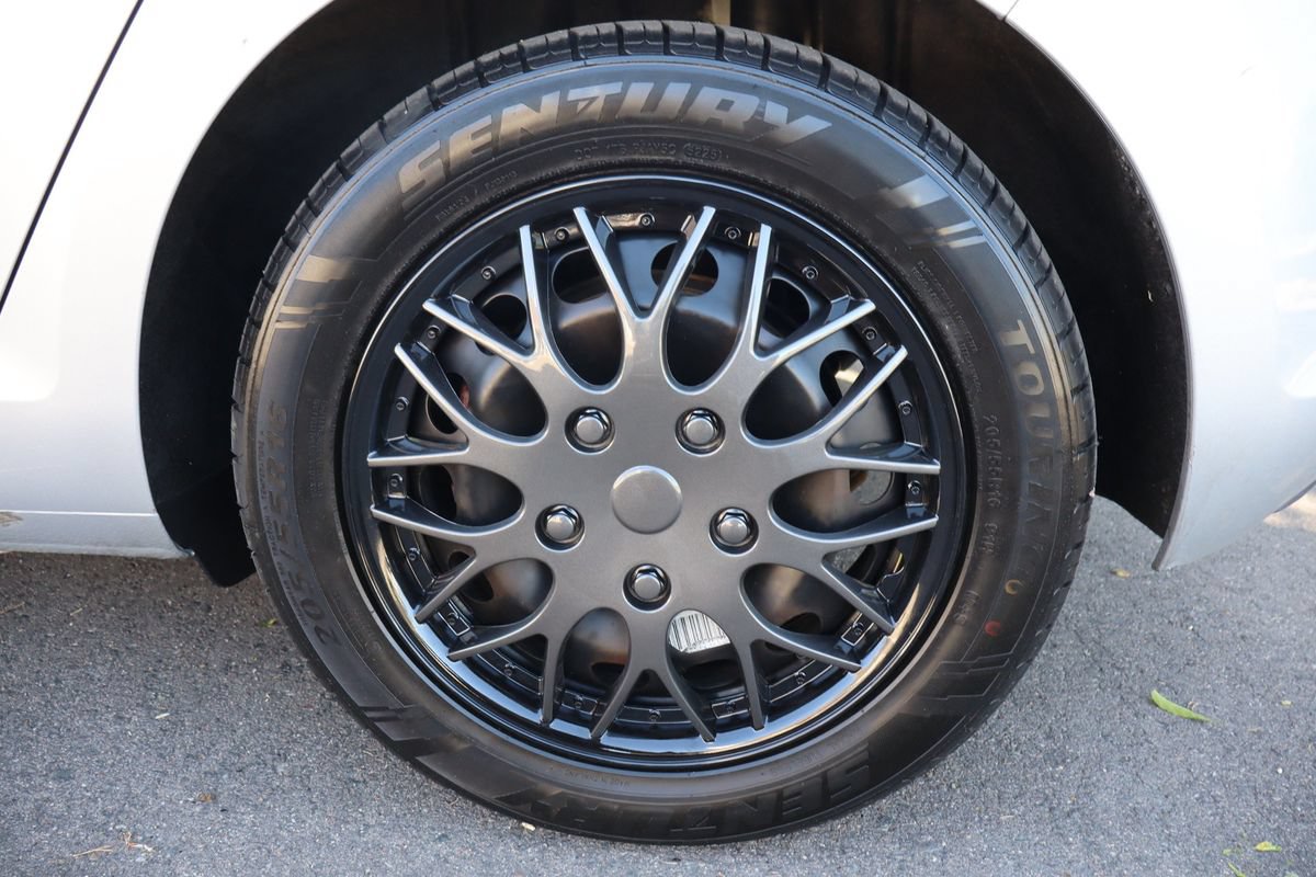 Used 2015 Volkswagen e-Golf Limited Edition FWD image 40