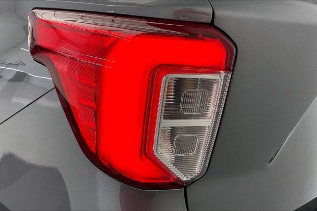Used 2023 Ford Explorer XLT AWD/4WD image 29
