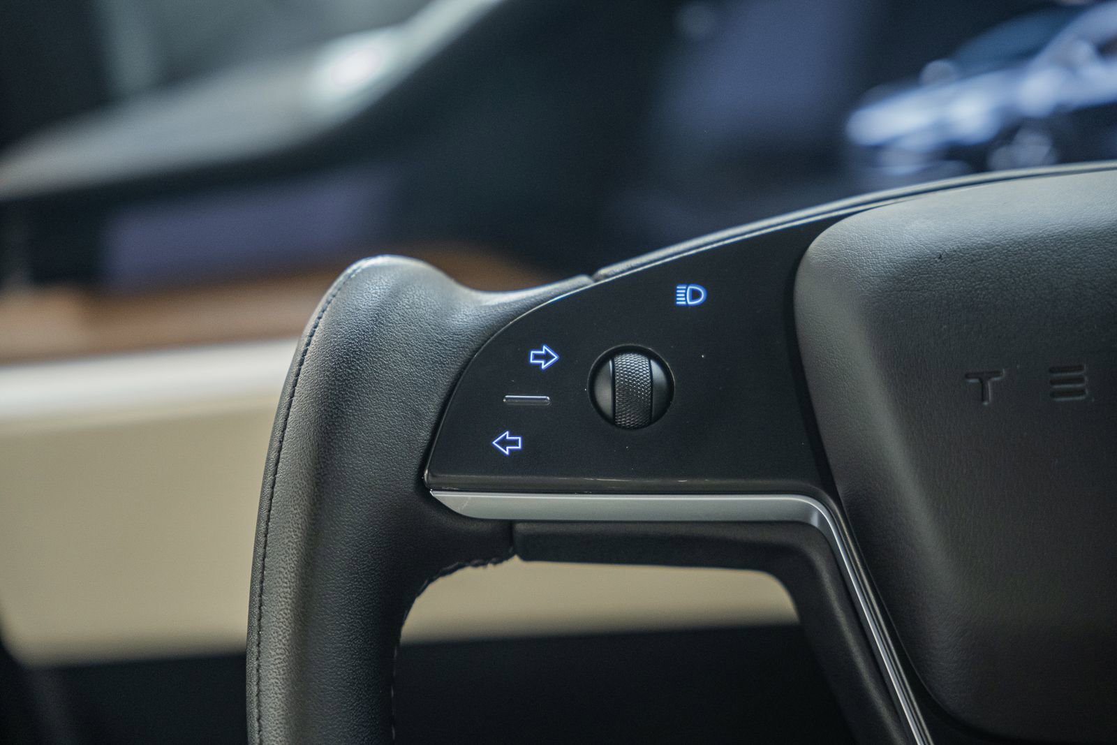 Used 2022 Tesla Model X image 30