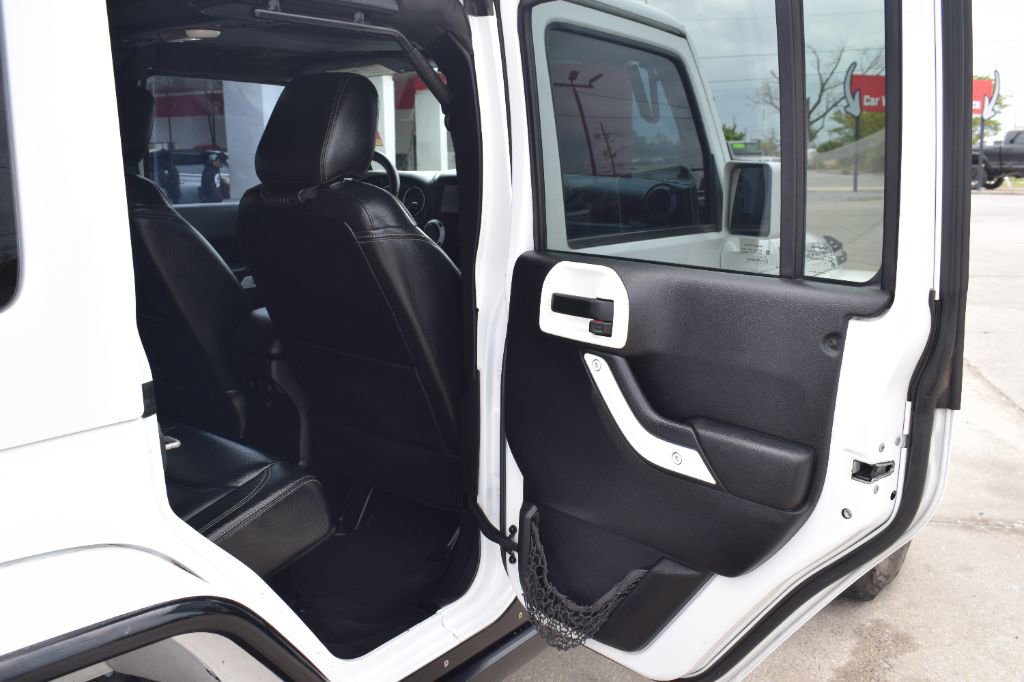 Used 2016 Jeep Wrangler Unlimited Rubicon w/ Connectivity Group image 14