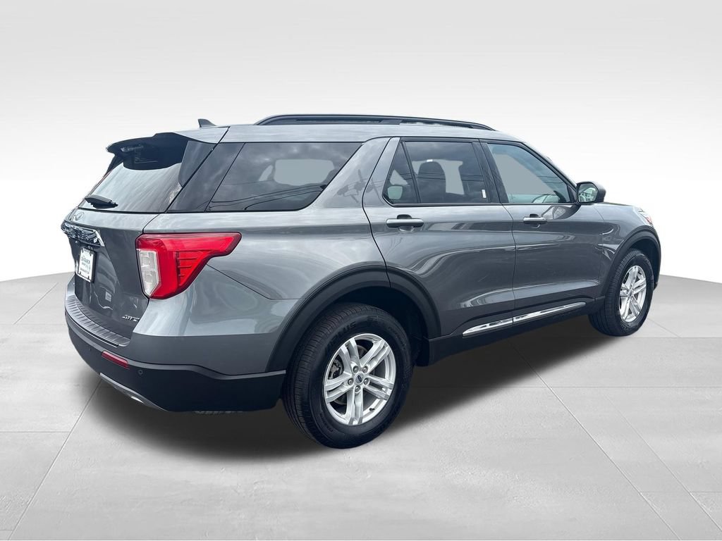 Used 2024 Ford Explorer XLT w/ Equipment Group 202A AWD/4WD image 5