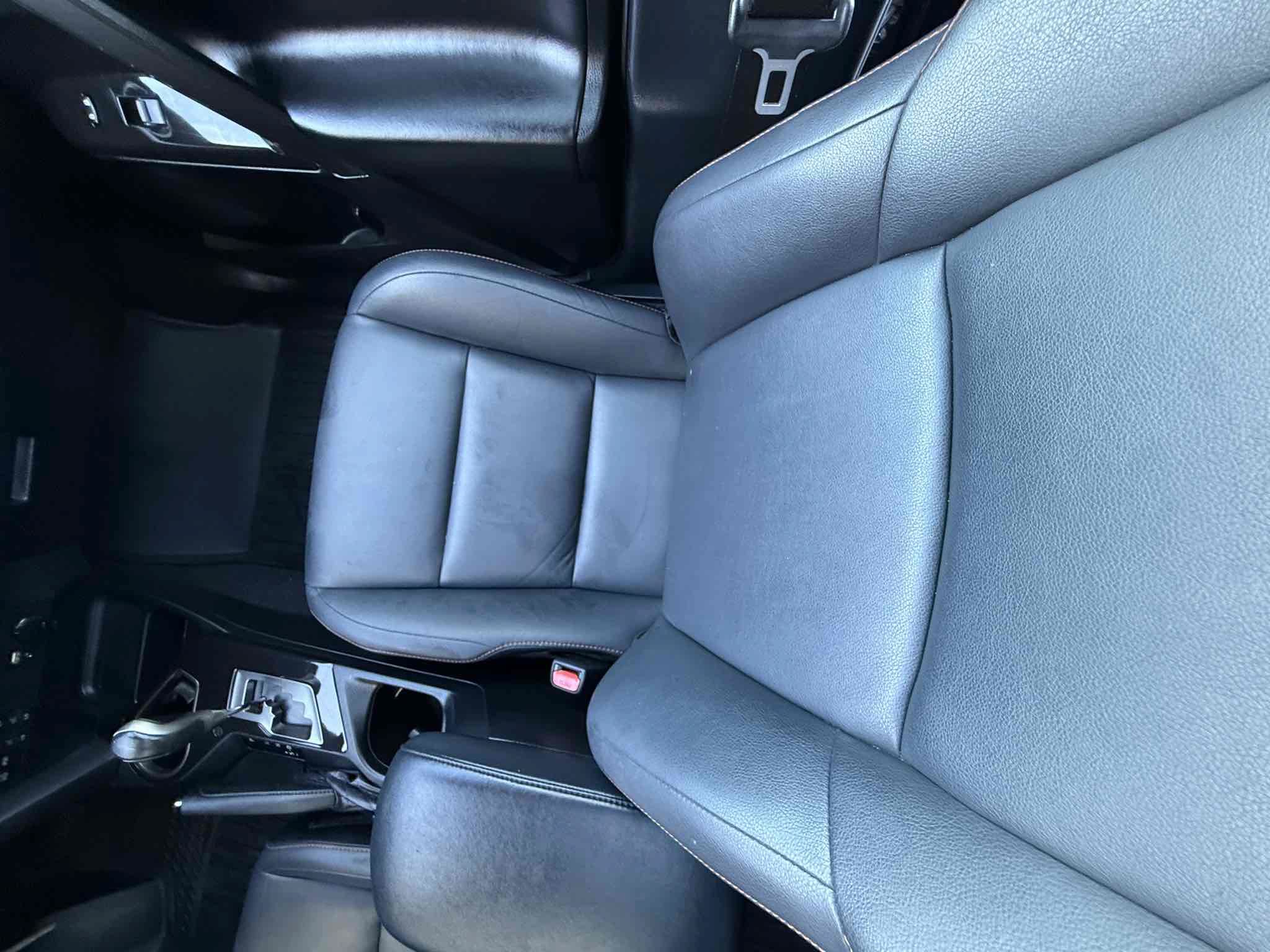 Used 2018 Toyota RAV4 SE w/ All Weather Liner Package FWD image 73