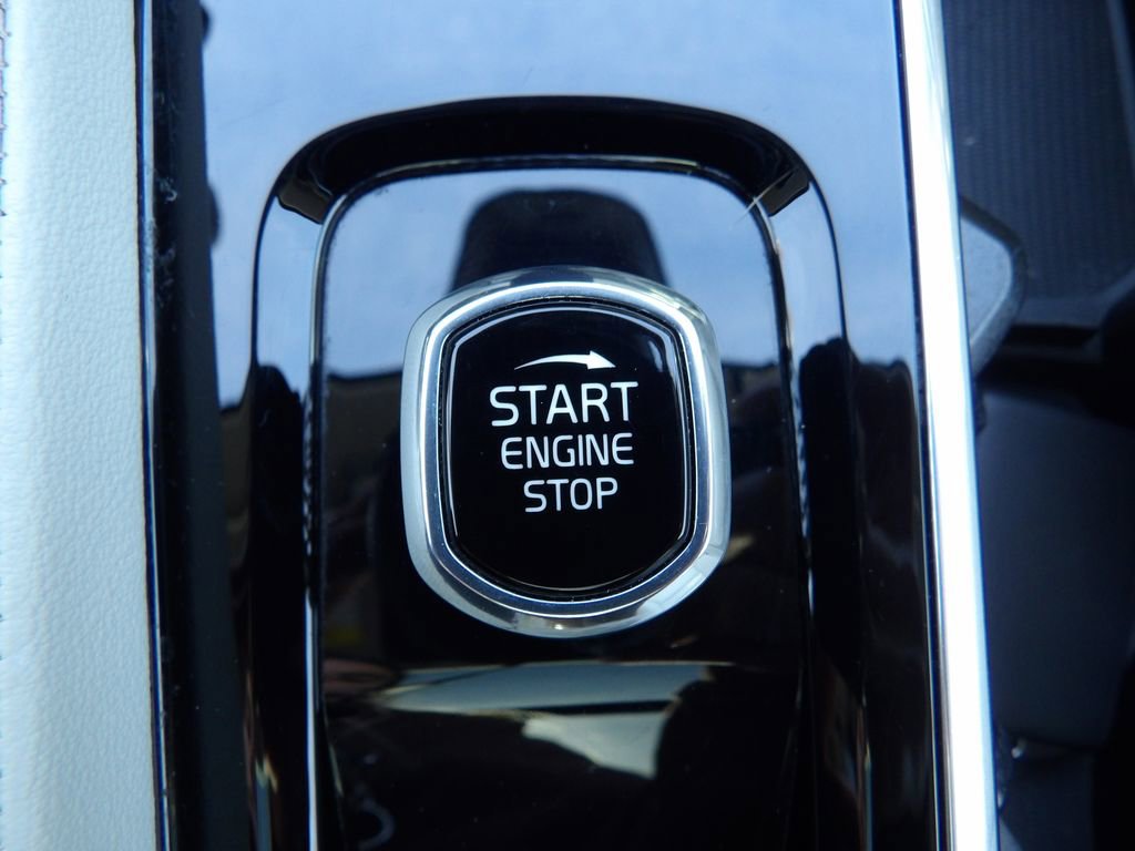 Certified 2024 Volvo XC90 B6 Plus w/ Protection Package Premier image 25