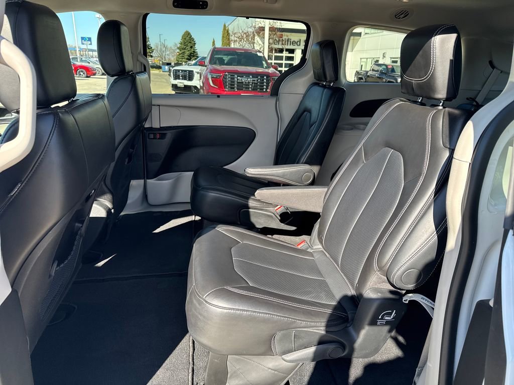 Used 2024 Chrysler Pacifica Touring-L image 29