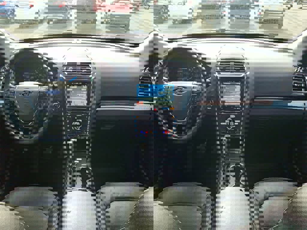 Used 2018 Ford Explorer Limited w/ Equipment Group 301A image 10