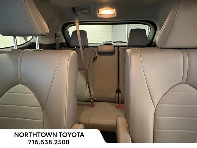 Used 2023 Toyota Highlander XLE image 12