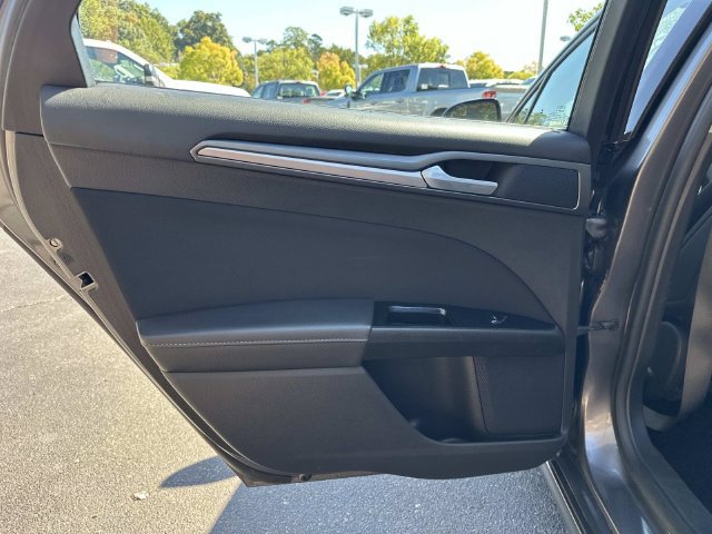 Used 2014 Ford Fusion SE FWD image 22