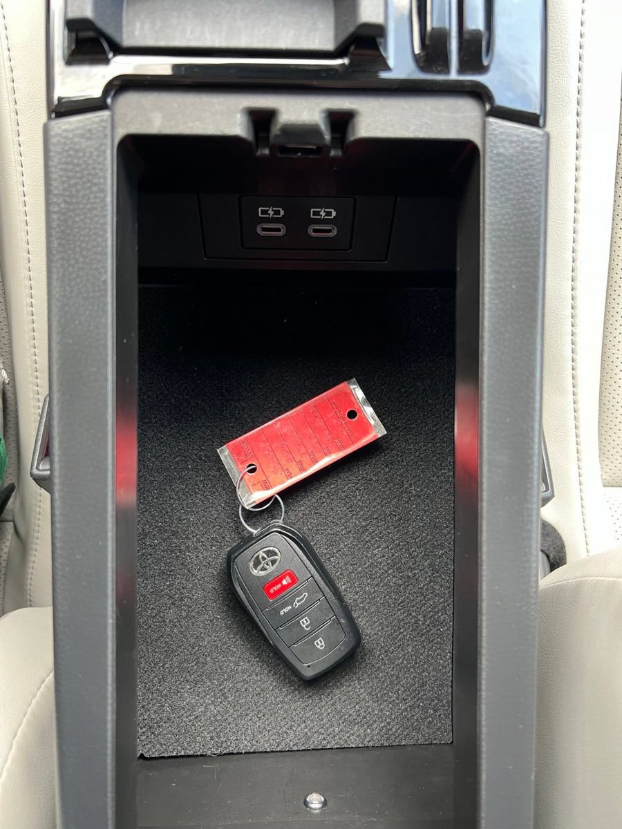 Used 2025 Toyota Prius Limited FWD image 45