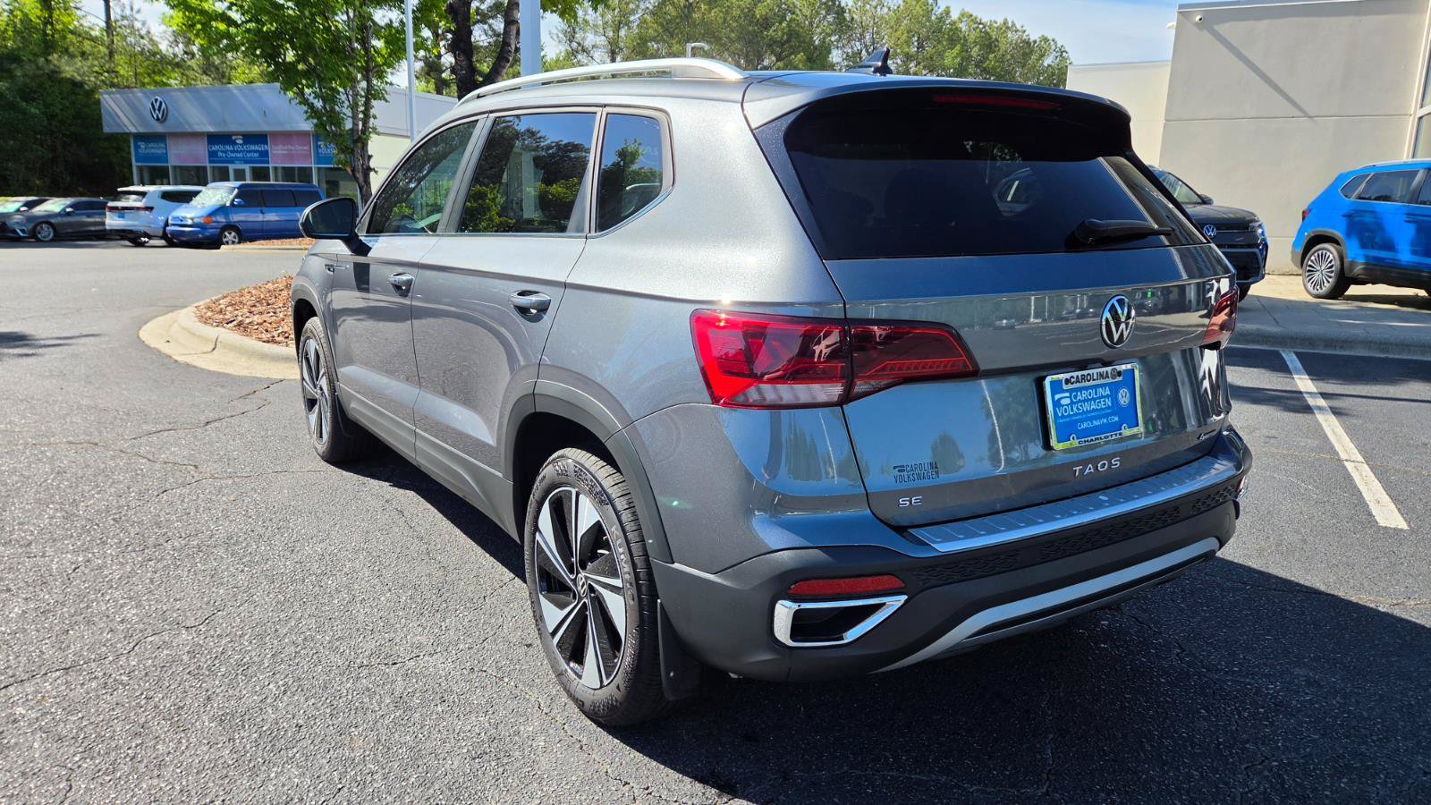 Used 2024 Volkswagen Taos SE AWD/4WD image 4
