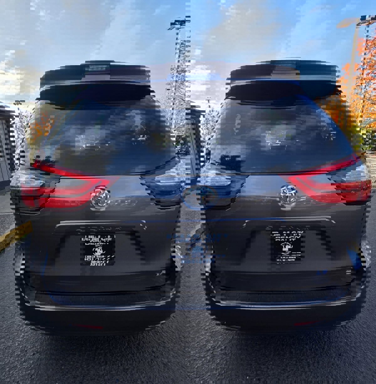 Used 2018 Toyota Sienna LE FWD image 7