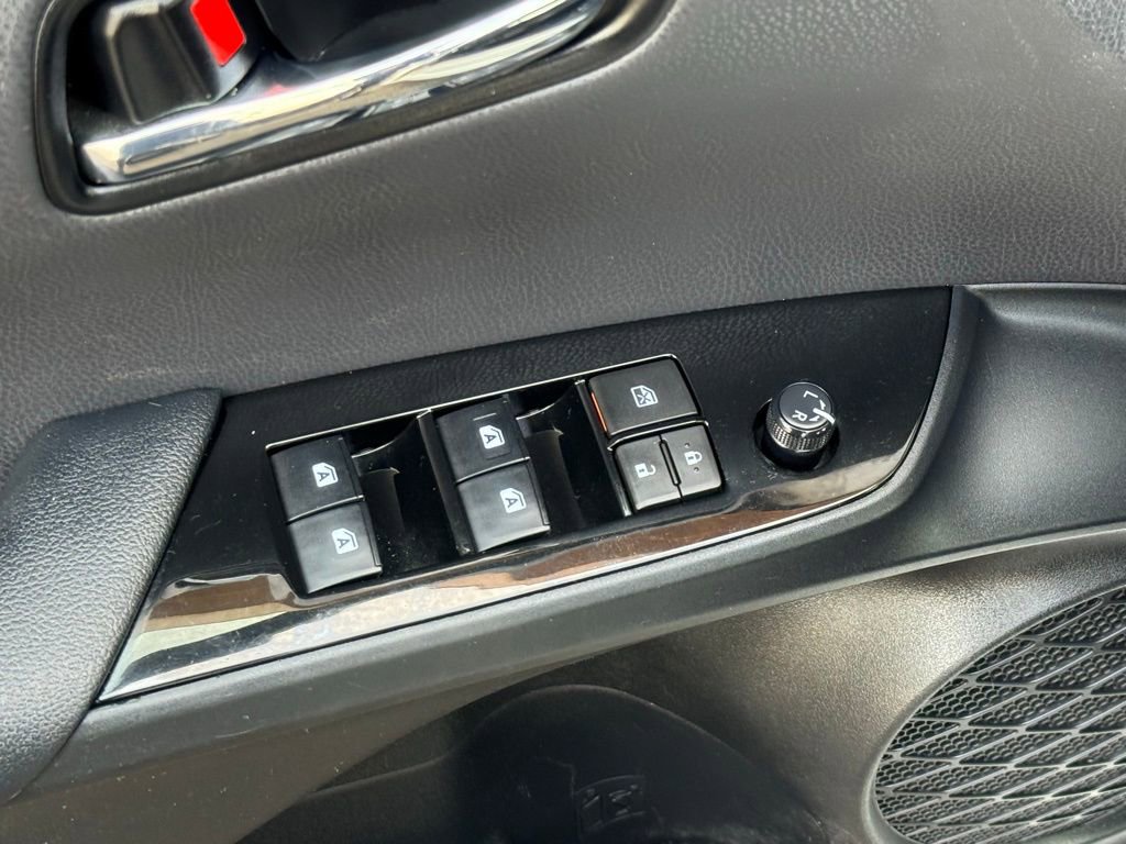 Used 2018 Toyota Prius Prime Advanced FWD image 12