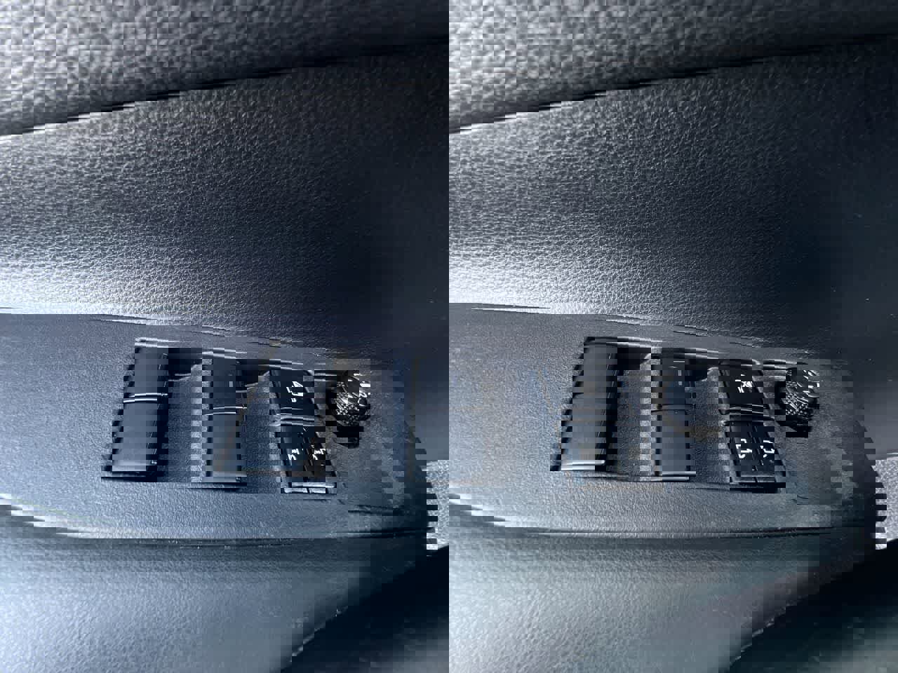 Used 2023 Toyota Corolla SE w/ SE Premium Package image 13