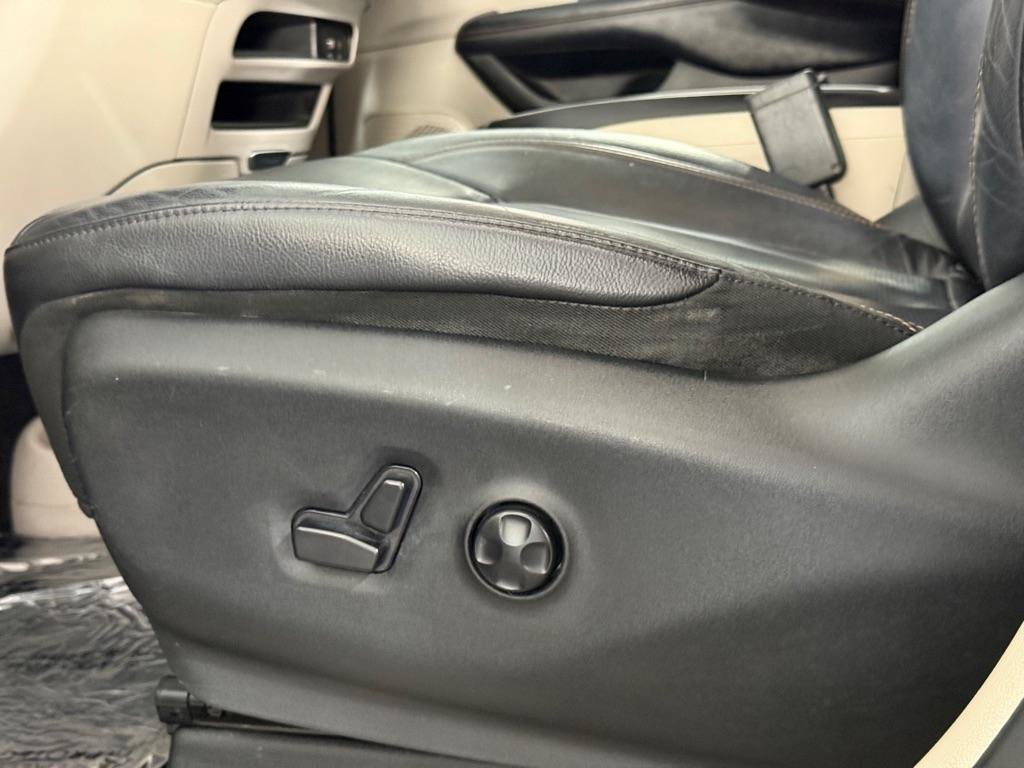Used 2018 Chrysler Pacifica Touring-L FWD image 23