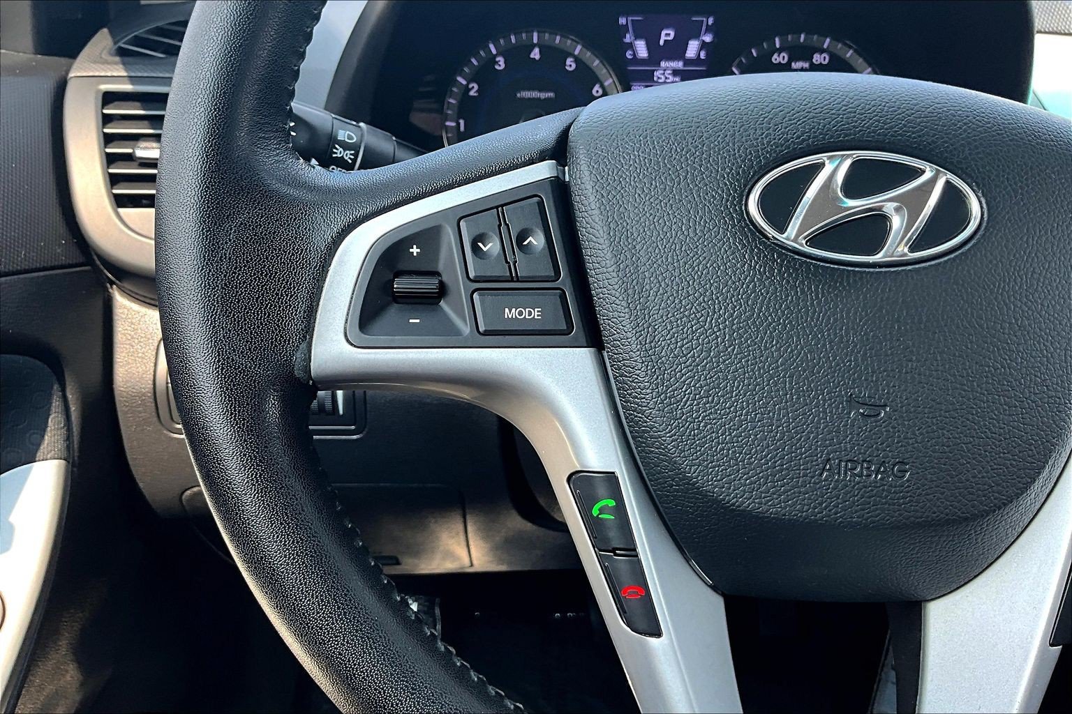 Used 2013 Hyundai Accent SE FWD image 19